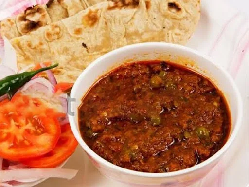 Desi Ghee Chicken Keema Naan With Gravy