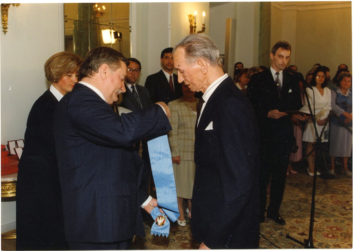 In 1995, Jan Karski received the highest Polish civilian award from President Lech Wałęsa, The White Eagle