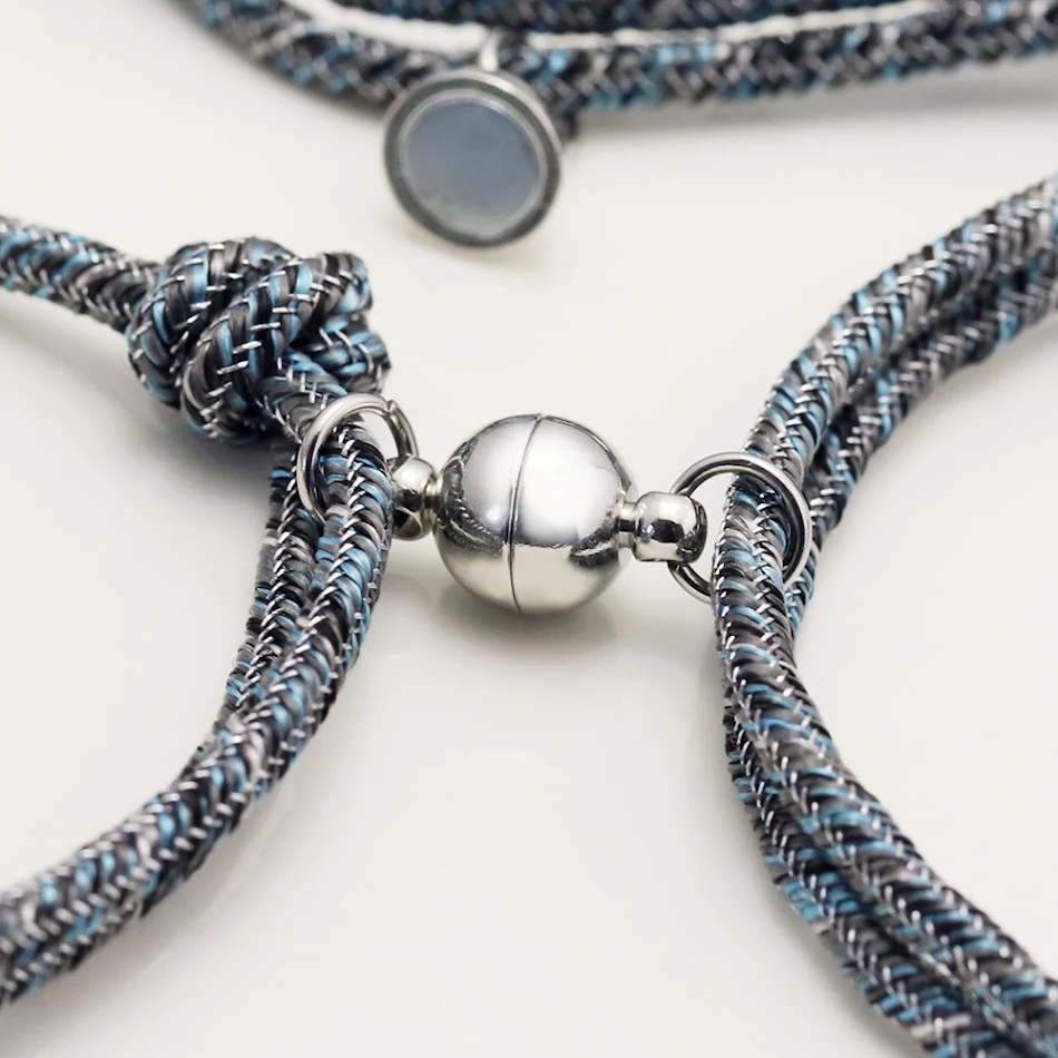 Eenvoudige roestvrijstalen magnetische armband met letters voor pijnverlichting en dagelijks welzijn.