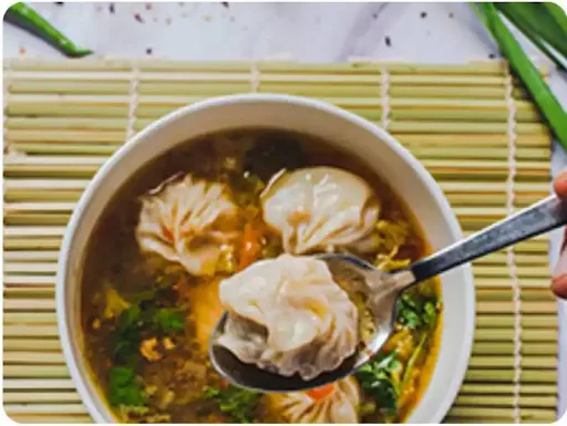 Chicken & Waterchestnut Momos Thukpa [4 Pieces]