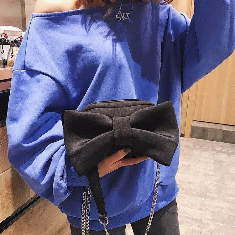 Bolsa Crossbody de Veludo com Laço e Corrente Combinação Perfeita Ombro Único Poliéster Elegância e praticidade para todas as ocasiões.
