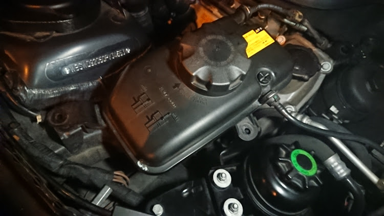 M3 クーペのDIY・イグニッションコイル交換・ミスファイア・V8エンジン・雨天決行に関するカスタム事例の投稿画像4枚目