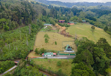 Farmhouse with garden 10