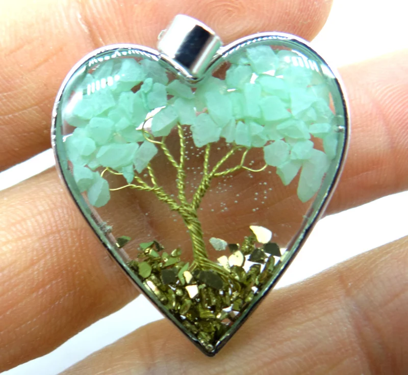 Borde de Piedra Triturada con Cristal Natural Incrustado en Resina para Jardín Elegante y Duradero. Embellece tus espacios.