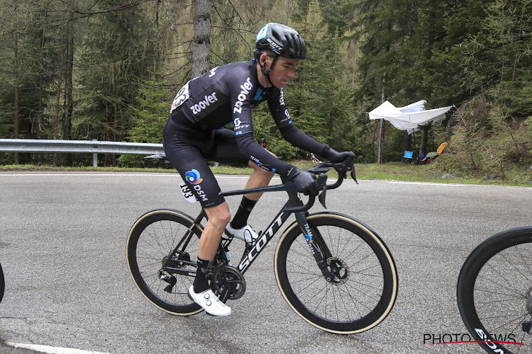 Romain Bardet pakt zege in veertiende etappe van de Vuelta