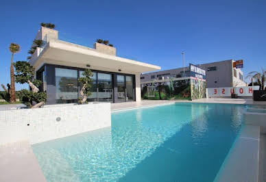 Villa with pool 9