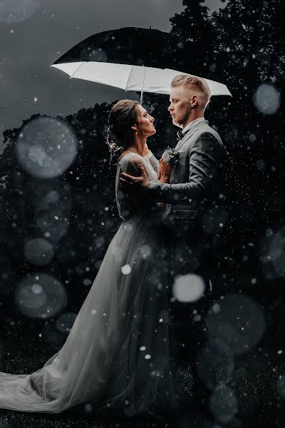 Wedding photographer Maksim Osobenkov (osobenkovs). Photo of 5 October 2020