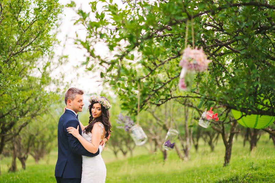 Fotografo di matrimoni Adina Vulpe (jadoris). Foto del 11 luglio 2016