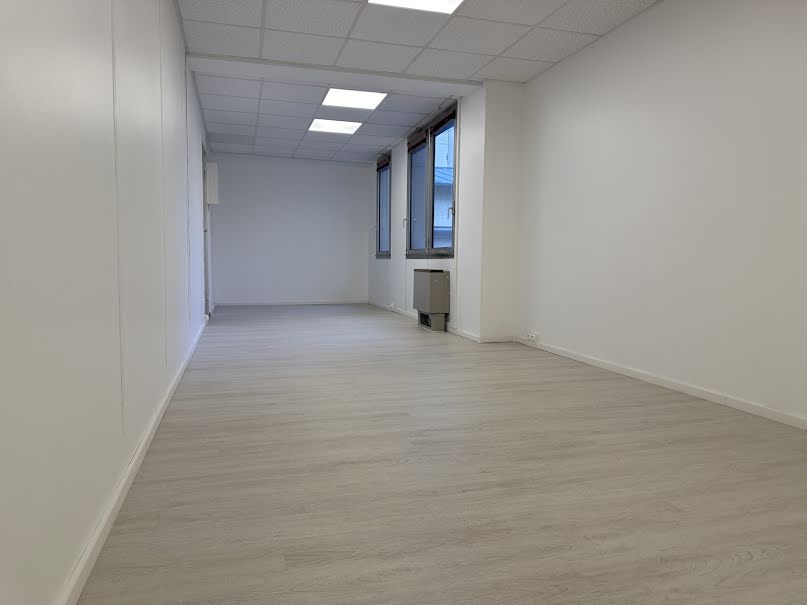 Location  locaux professionnels  28.1 m² à Fontainebleau (77300), 1 124 €