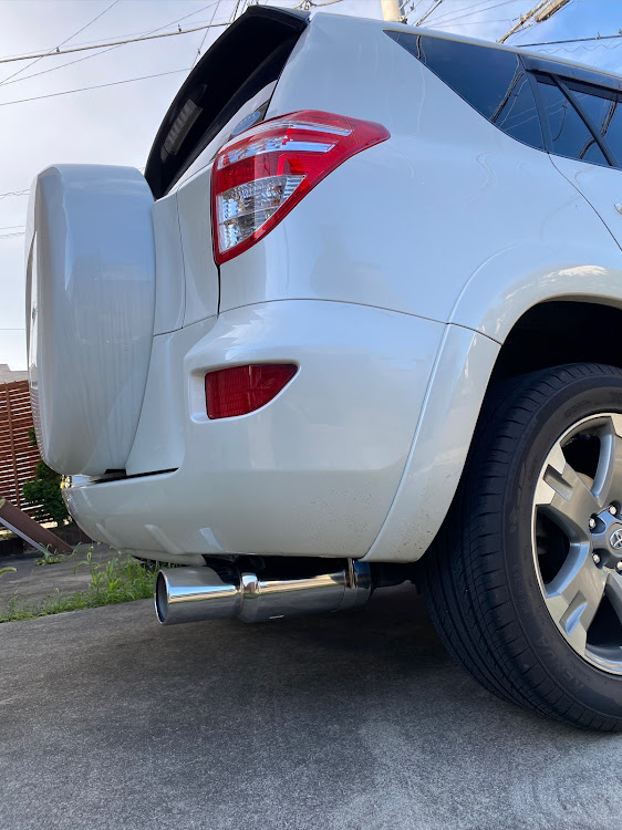 RAV4のマフラー交換・フジツボマフラー・めっちゃカッコいい・古い車とは言わせない・自己満足に関するカスタム事例の投稿画像4枚目