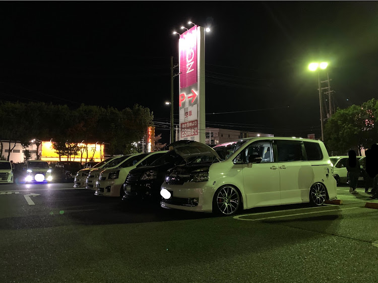 ヴォクシーのオフ会・久御山MT・参加された皆様お疲れ様でした。・無加工スマホ撮りに関するカスタム事例の投稿画像5枚目