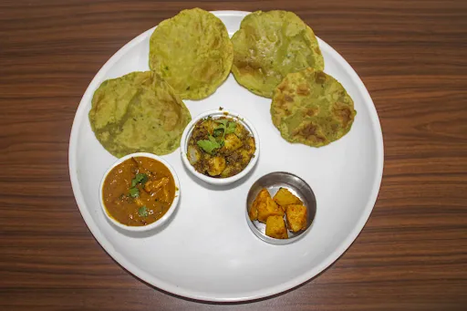 4 Palak Poori With Veg Curry. 5 Items Combo.