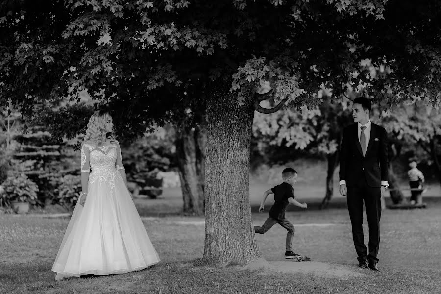 Fotógrafo de casamento Cristina And Filip (youngcreative). Foto de 24 de julho 2019