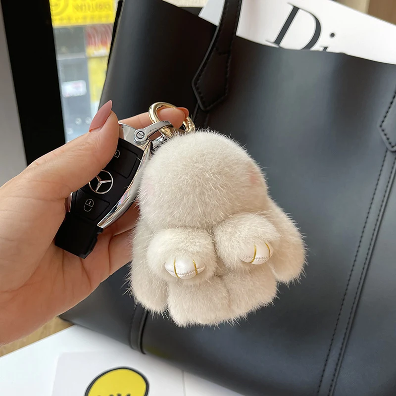 Porte-clés Pendentif Lapin en Peluche Mink, Super Mignon et Tendance Web. L'accessoire parfait pour clés ou sac à main, un charme irrésistible et adorable.