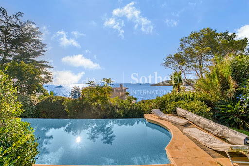 Seaside house with pool and garden 2