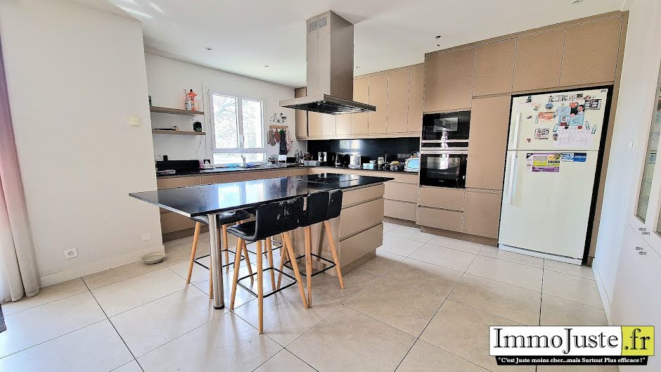 Vente maison 10 pièces 198 m² à Trappes (78190), 430 500 €