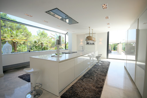 Seaside house with pool and garden 5