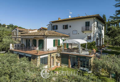 Villa with pool and garden 3