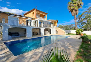 Maison avec piscine et terrasse 1