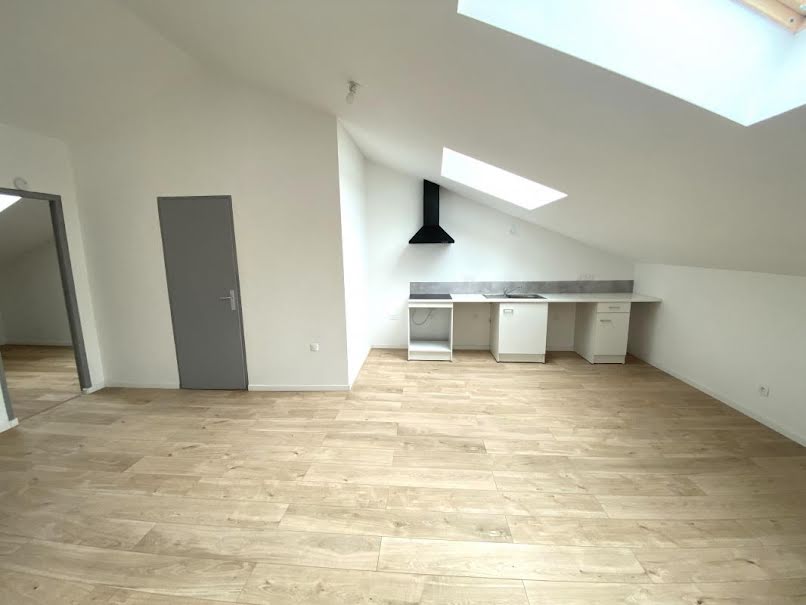 Location  appartement 2 pièces 42 m² à Uckange (57270), 650 €