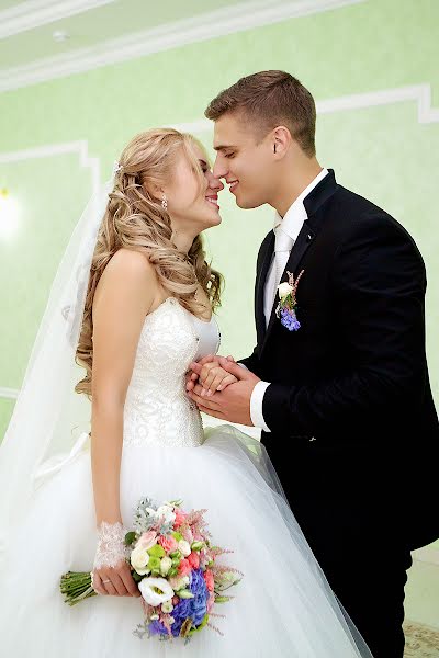 Fotógrafo de casamento Olesya Shapovalova (lesyashapovalova). Foto de 27 de junho 2016