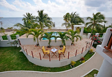 Maison avec piscine et terrasse 1