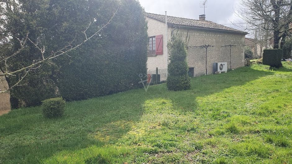 Vente maison 4 pièces 103 m² à Chazelles (16380), 153 000 €