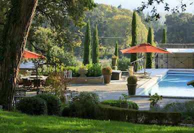 Propriété avec piscine et jardin 5