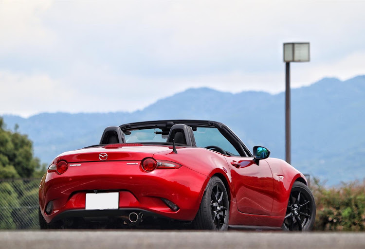 ロードスターのピックアップ一度でも載ってみたい・カタログの車高・大人のローダウン・蒸し暑いに関するカスタム事例の投稿画像2枚目