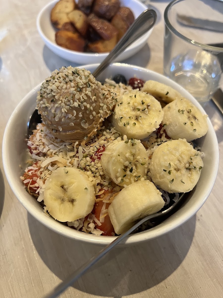 Acai bowl