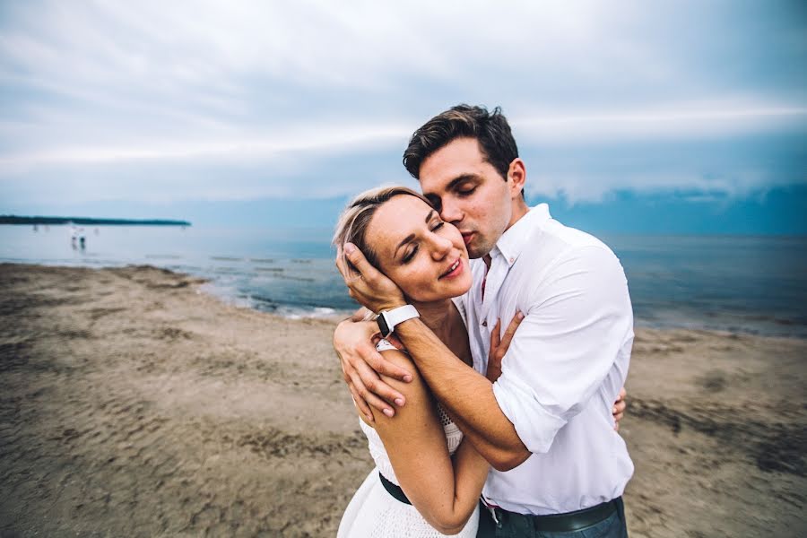 Wedding photographer Tanya Karaisaeva (tanikaraisaeva). Photo of 17 September 2017