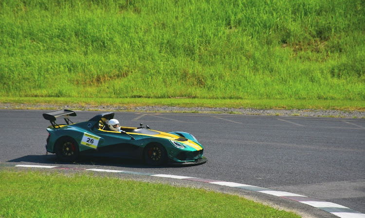 エリーゼのウィングディ10th・鈴鹿ツインサーキット・クルマ好きの集まりに関するカスタム事例の投稿画像16枚目