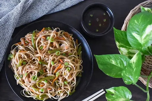 Exotic Vegetable Noodles [650 Ml]