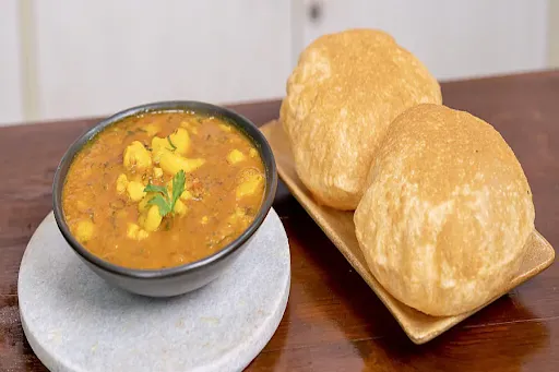 Puri (4 Pcs) Aloo Sabji With Raita