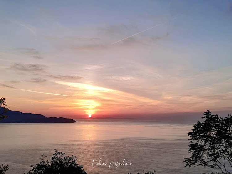 ムーヴキャンバスの帰り道・夕日をバックに・真っ赤な夕焼け・明日も安全運転で。・なにげないショットに関するカスタム事例の投稿画像2枚目