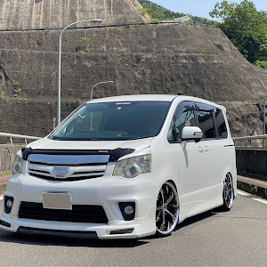 ノア ZRR70W