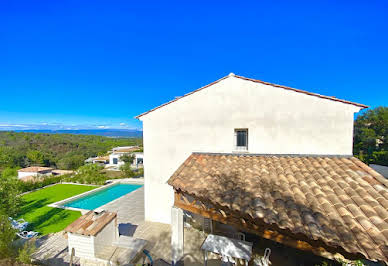 Villa avec piscine et terrasse 10