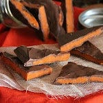 Homemade Butterfinger Bark was pinched from <a href="http://cookiesandcups.com/homemade-butterfinger-bark/" target="_blank">cookiesandcups.com.</a>