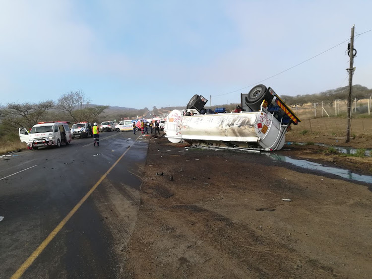 A fatal accident involving a truck and minibus taxi has claimed the lives of 13 people