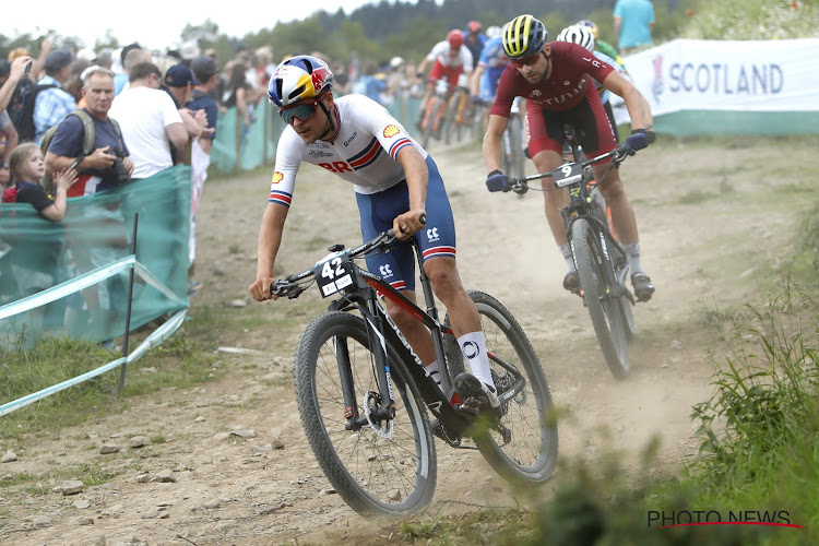 🎥 Olympisch kampioen Tom Pidcock troeft iedereen af en pakt nu ook wereldtitel mountainbike 