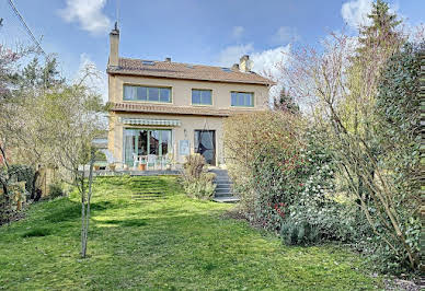 Maison avec piscine et terrasse 1