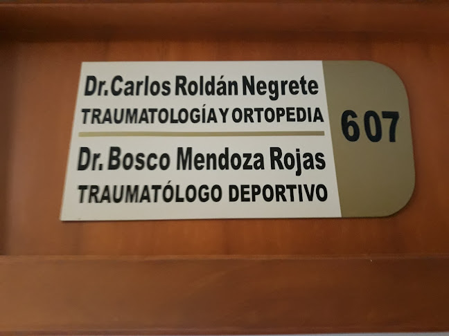 Dr.Carlos Roldan Negrete - Cirujano plástico