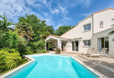 Maison avec piscine et terrasse 19