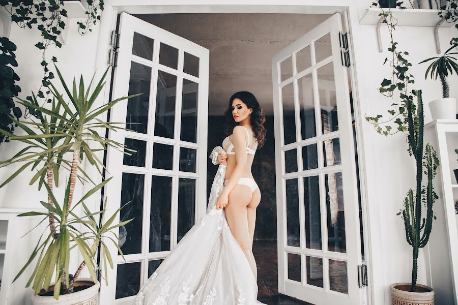 Wedding photographer Tolya Sarkan (sarkan). Photo of 1 March 2019