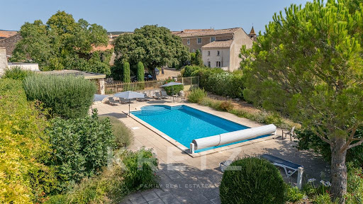 House with pool and garden 5
