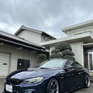 M4 クーペ F82