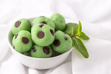 Keto Mint Chocolate Chip Cheesecake Bites