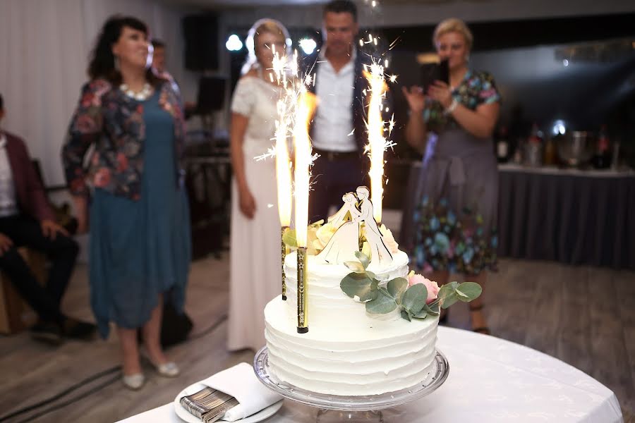 Fotógrafo de casamento Emma Kuzina (emmakuzina). Foto de 4 de março 2020