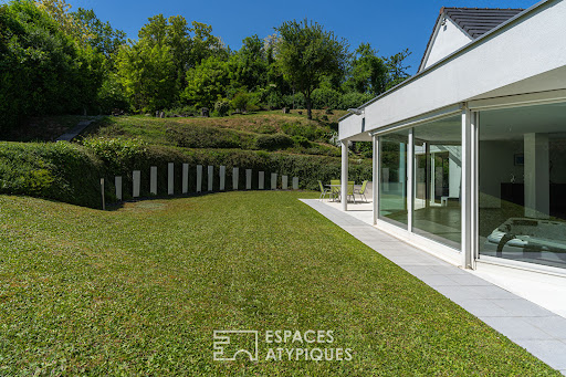 Maison contemporaine avec piscine et jardin 3