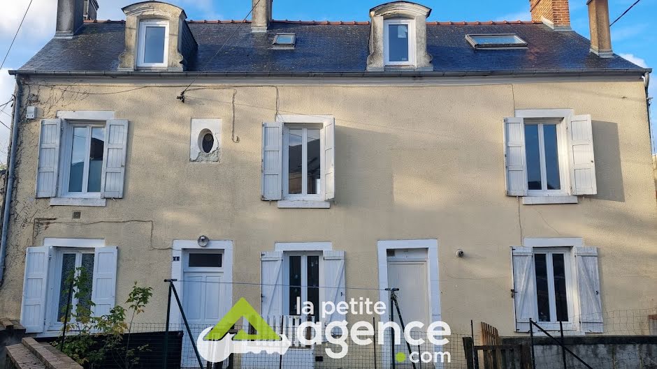 Vente maison  181 m² à Vierzon (18100), 217 000 €